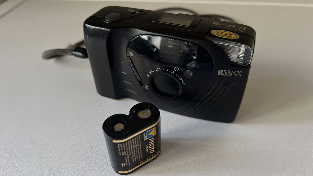 Aparat foto Ricoh FF-9 film de 35 mm, negru