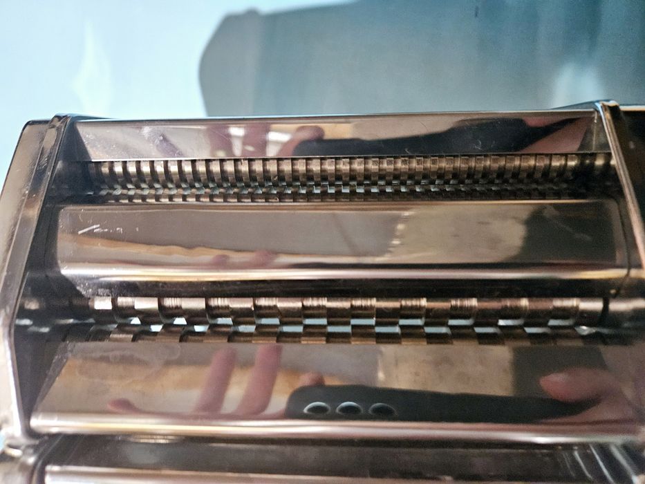 Aparat de făcut tăiței Royalty Line – aproape nou