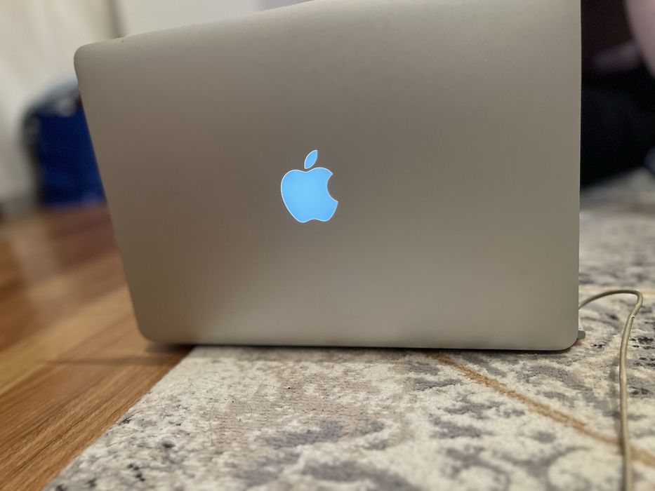 Mac Book air 11 Сатылады