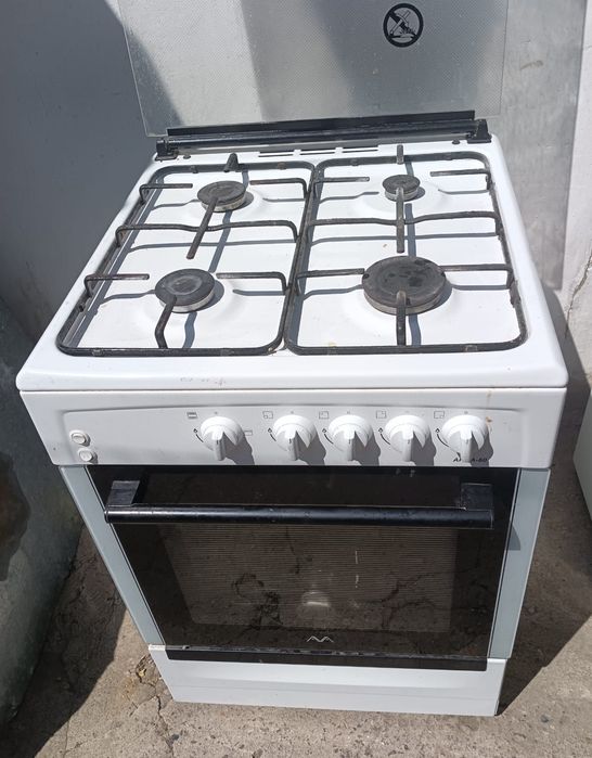 Газовую плиту продам