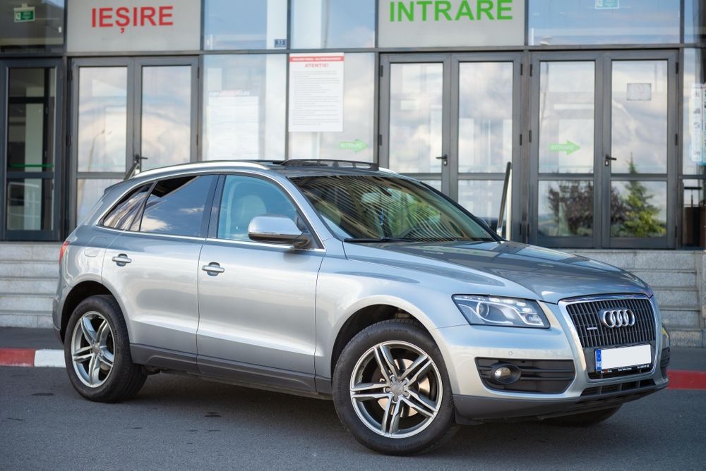 Vând Audi Q5  quattro