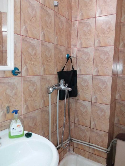 Dau în chirie garsoniera zona Rogerius, 17 mp, mobilată și utilată