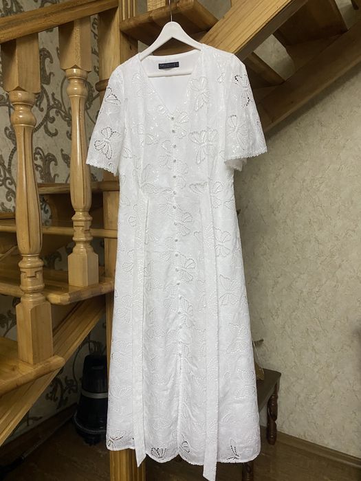 Белоснежное новое платье