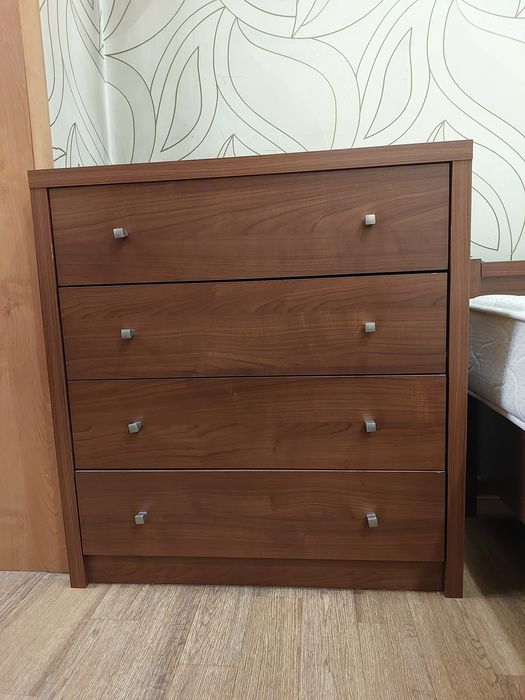 Комод цвет орех, б/у
