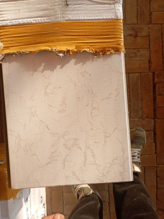 Taxta yog'och bolor dekor plastik va gipsokarton mahsulotlari sotiladi