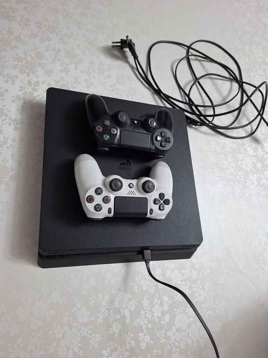 Playstation 4 slim