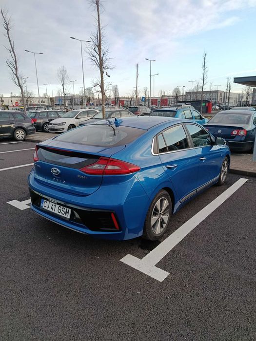 Inchiriez auto Hyundai Ioniq Hybrid Plug-in, automat, interes personal