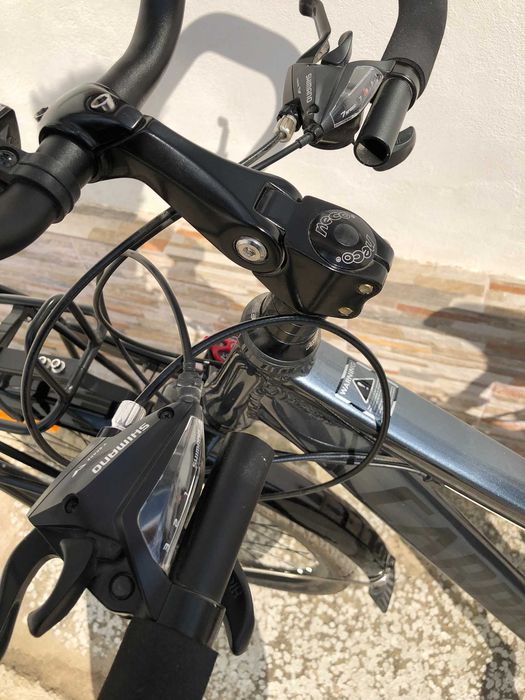 Bicicleta Oras/Trekking Carpat Elite 700C; Roti 28", Frane Disc, 21 Viteze, Cadru Aluminiu; Gri/Negru