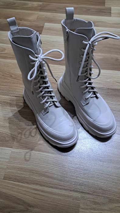 Кожени боти в бежов  цвят