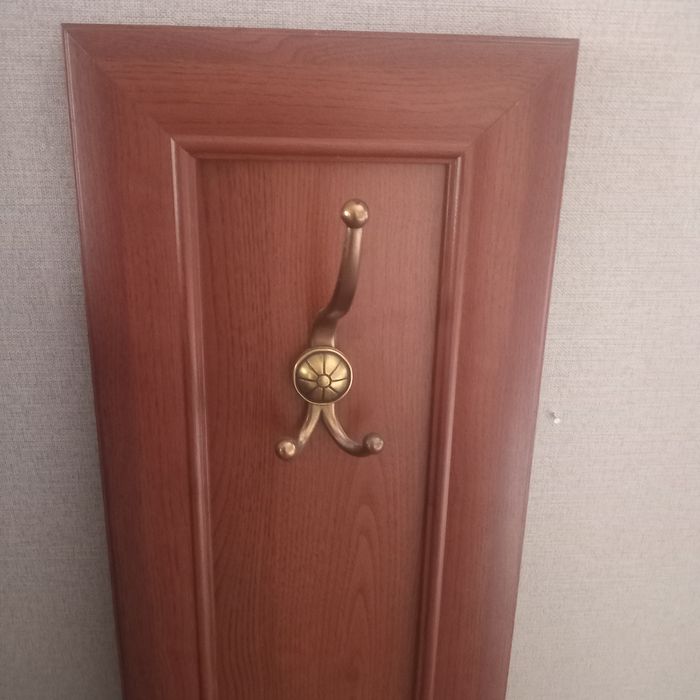 Вешалка навесная