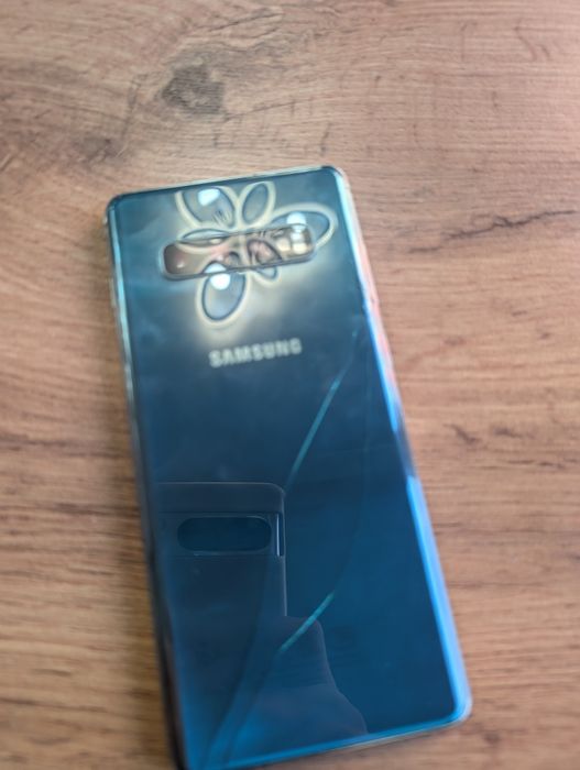 Продам на запчасти Samsung s10+