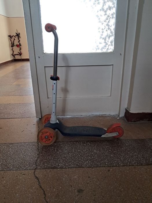 Vand trotineta pentru copiii