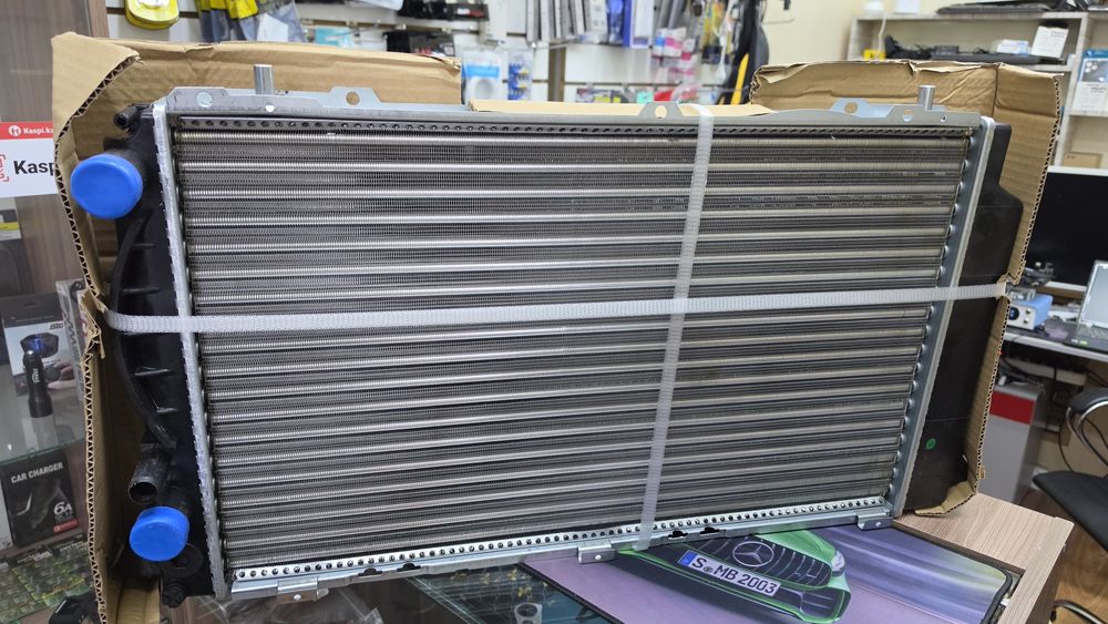 НОВЫЙ радиатор Audi 80 B4