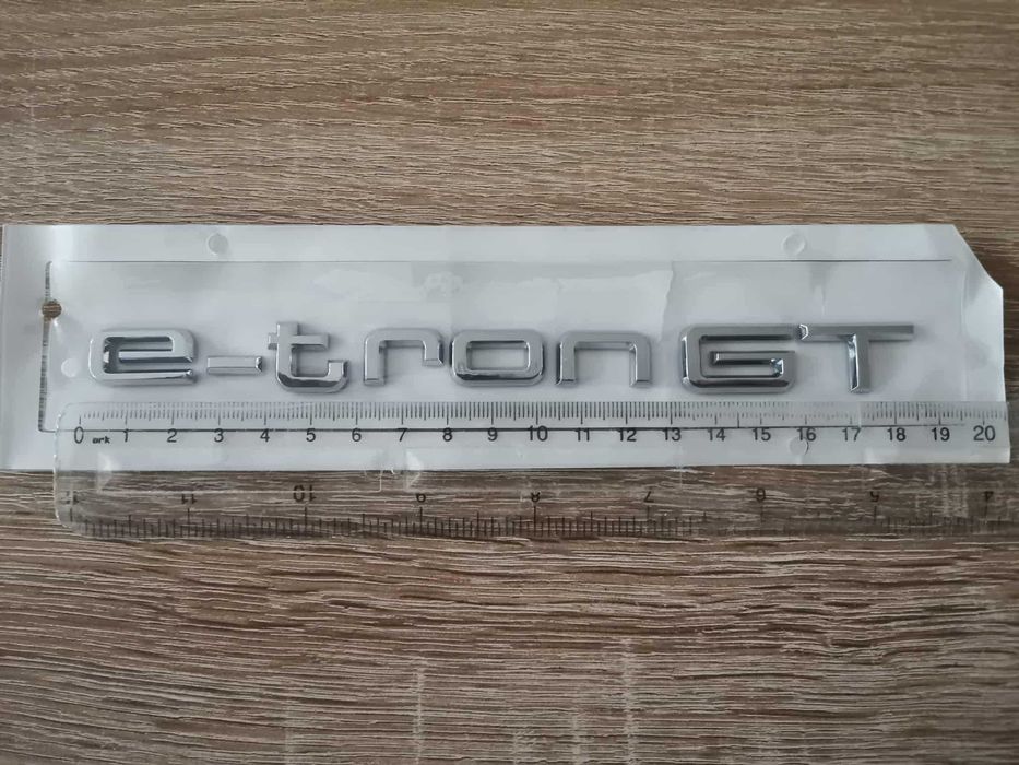 Audi e-tron GT сребрист гланц емблема