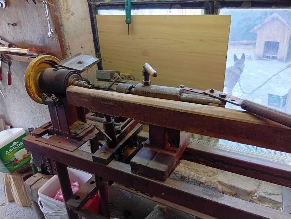 Струг за изработка на дървени крака за маси,спални-дръжки от дърво