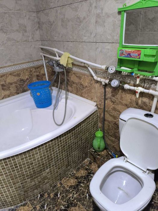 Киргили Мумтоз туйхона якинида 4/2 этаж 2 хона уй ижарага берилади