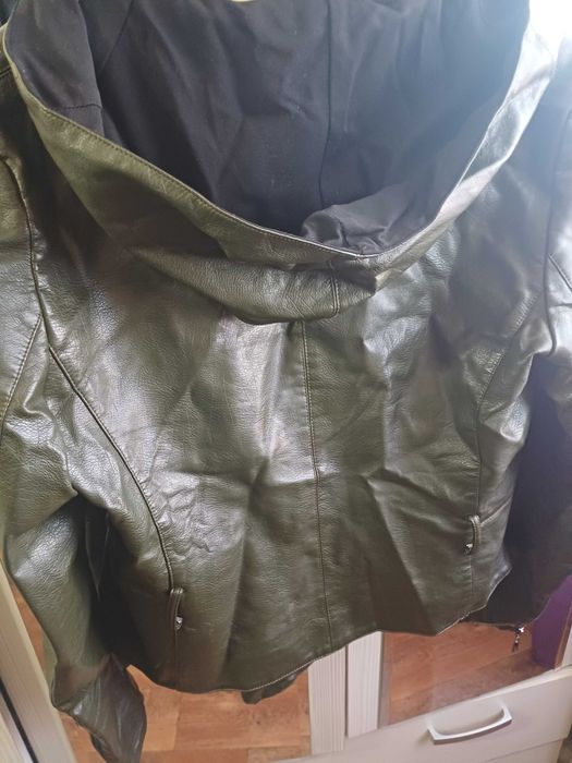 Продам кожанку куртка