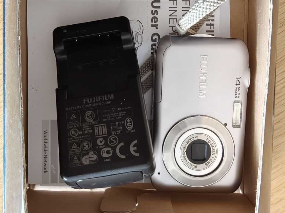 Фотоапарат Fujifilm Finepix JV200