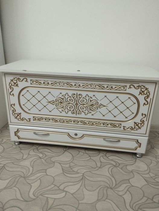 Сандык белый почти новый