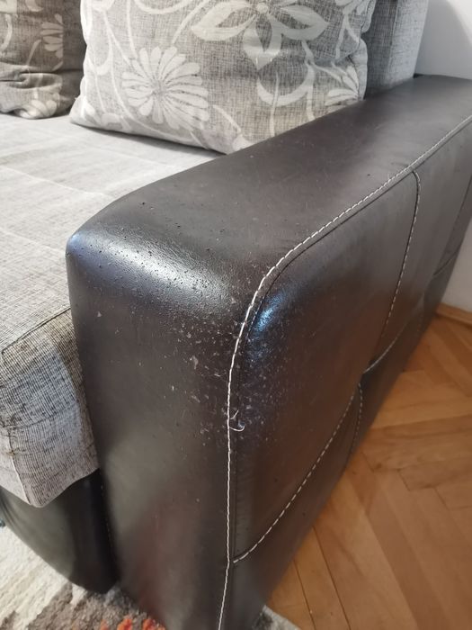 Canapea cu mânere de piele