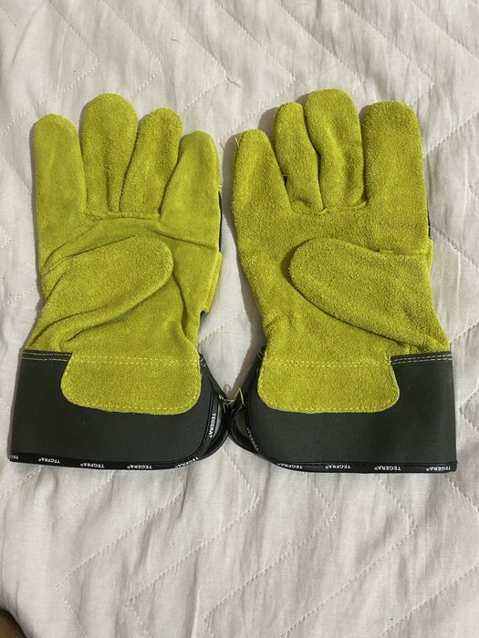 Слесорскый перчатка сатылады.