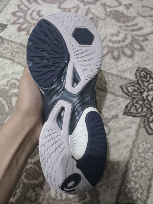 Продам кросcовку Asics MetaRise