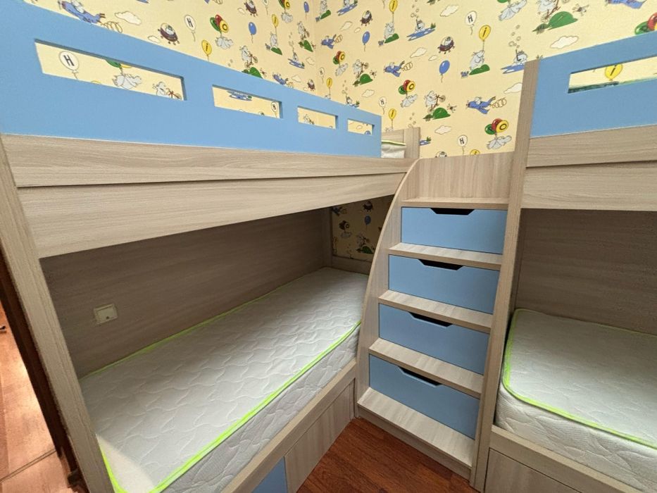 Екі қабатты жатын диван