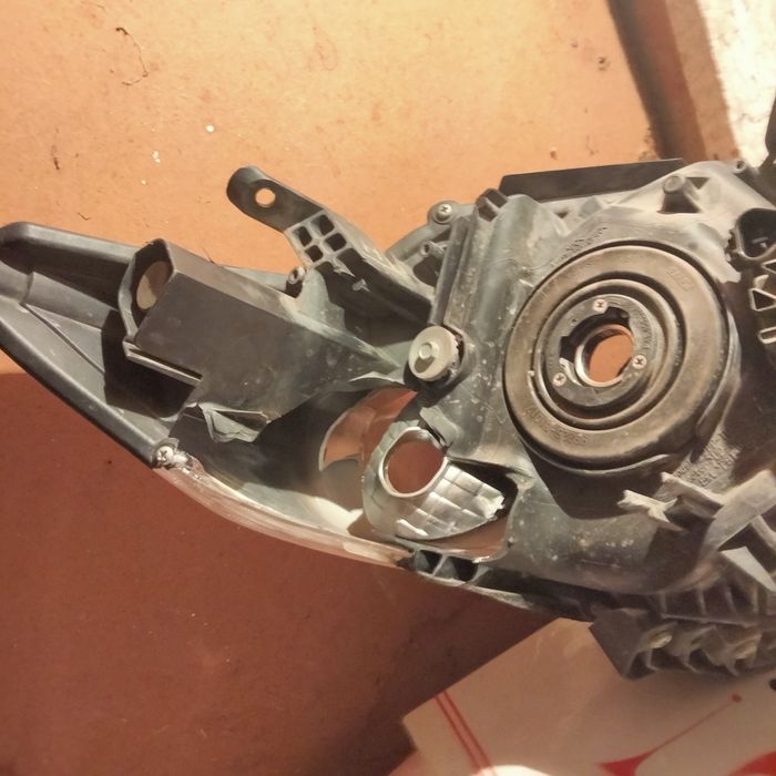 Продам фару Тойота -королла