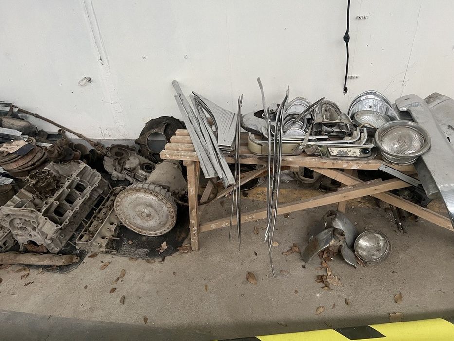 Газ 13 чайка 1977 года