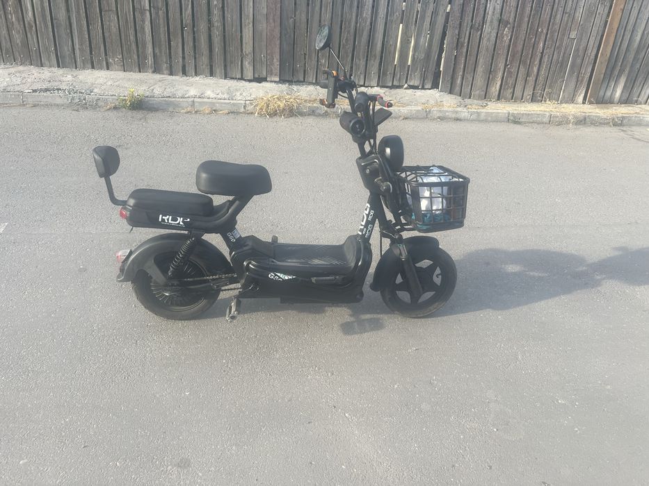Scuter electric G 60 încărcător baterii noi sau schimb cu iphone