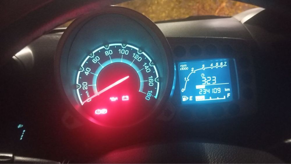 Спарк 2011 сотилади мотор 1 ранги ок