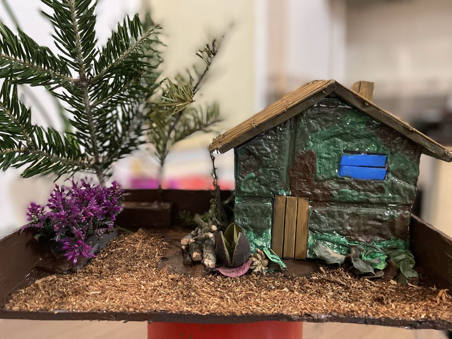 Dioramă Casă și curte