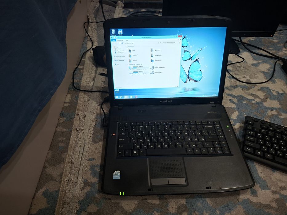 Ноутбук старый продам
