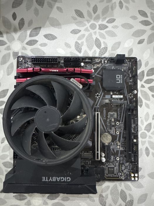 Core i5 10400f Gigabyte Z490M G-skill 3000Mhz 16gb 8x2 Deepcool Dark