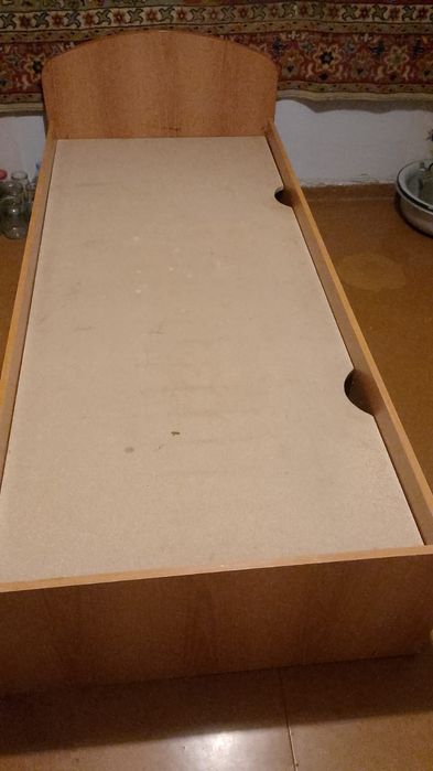 Кровать в хорошем состоянии