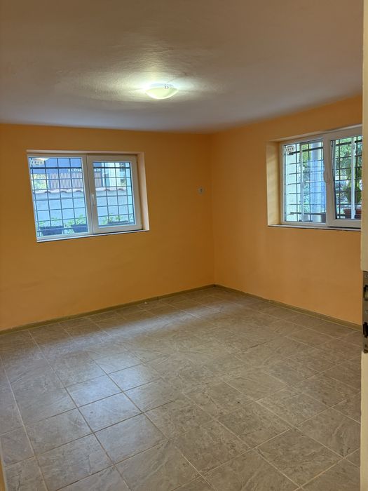 Дава се под наем Етаж от къща в Пловдив, Кършияка - 110 кв.м за 561 € - Снимка #7