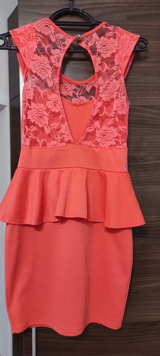 Официална рокля с дантела, отворен гръб, цвят праскова