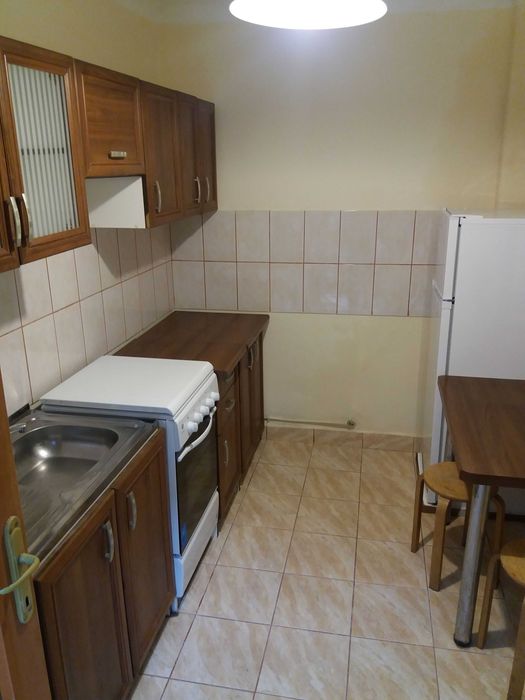 Inchiriez garsoniera la casa ,central,singur in curte mica