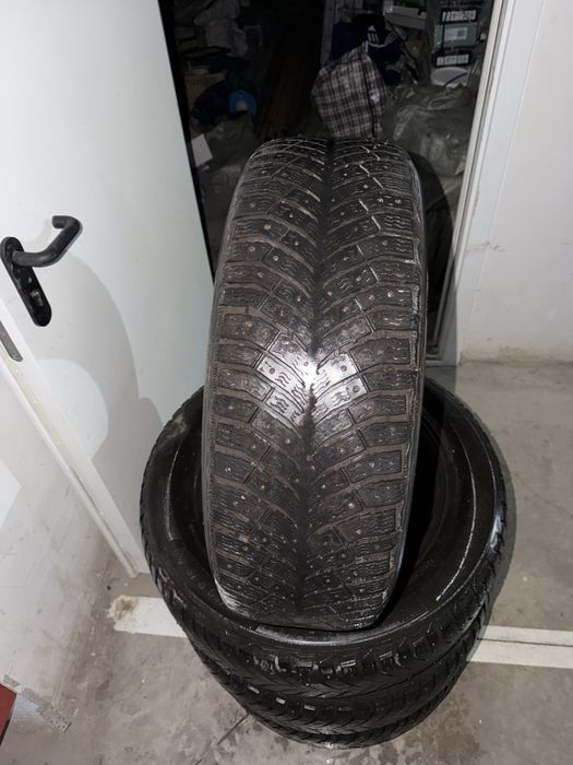 Продам шины зимняя размер 18