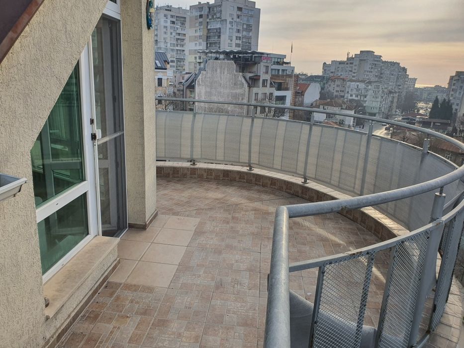 Дава се под наем Многостаен апартамент в Варна, Погреби - 140 кв.м за 918 € - Снимка #3