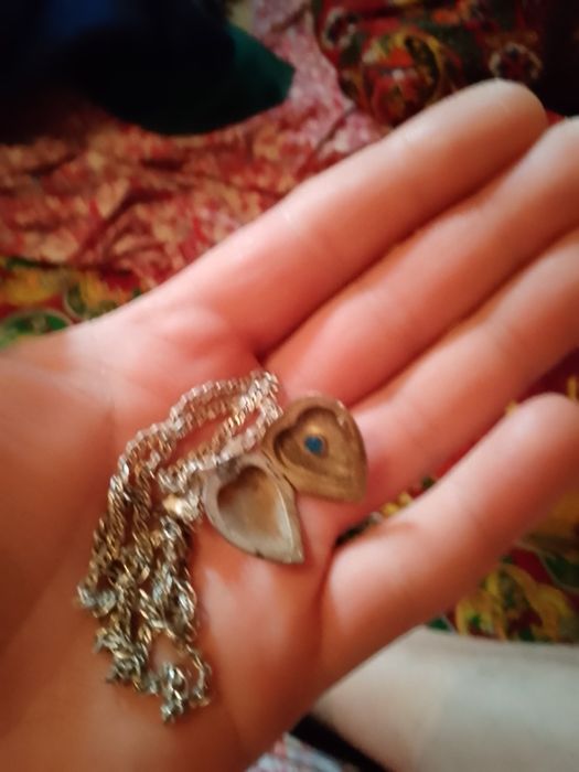 Кулон серебряный с цепочкой.