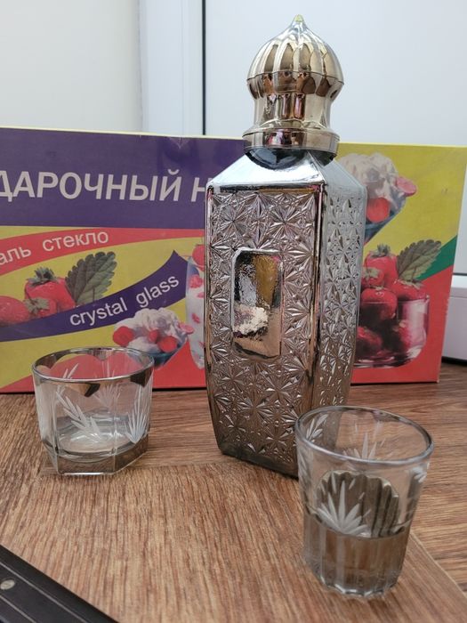 Набор. Рюмки, стаканы, графин. Посуда.