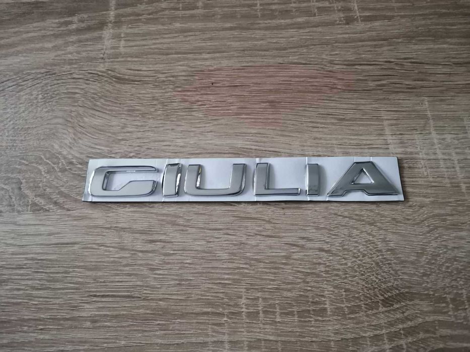 Alfa Romeo Giulia надписи емблеми