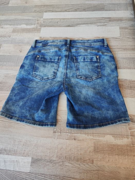 Поли и къси панталони по 10€