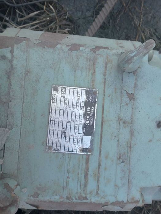 Продам электродвигатели 13 квт  и 3.8 квт