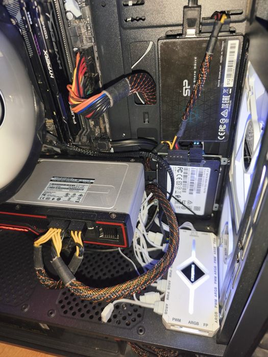 Геймърски компютър r7 5800x Radeon 6700xt 12gb