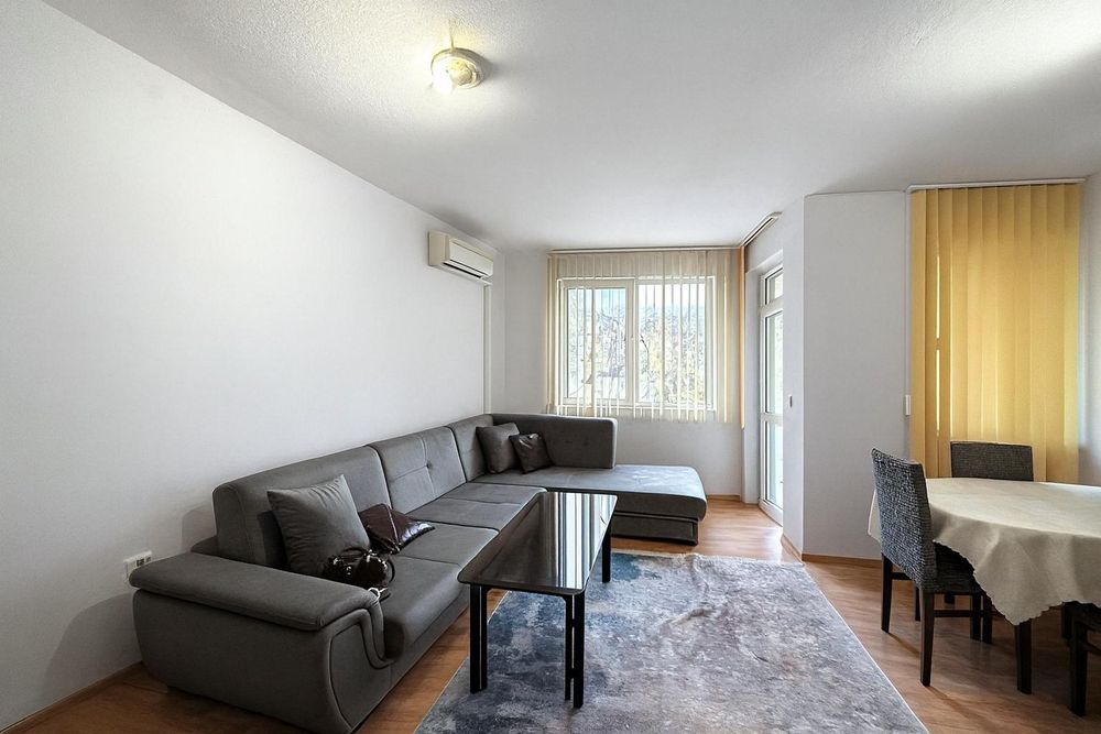 Дава се под наем Тристаен апартамент в Пловдив, Център - 100 кв.м за 407.49 € - Снимка #1