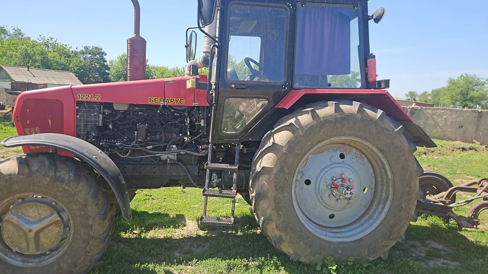 Продам трактор 1221.2