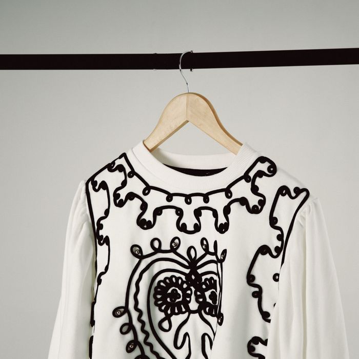 Свитшот с вышивкой