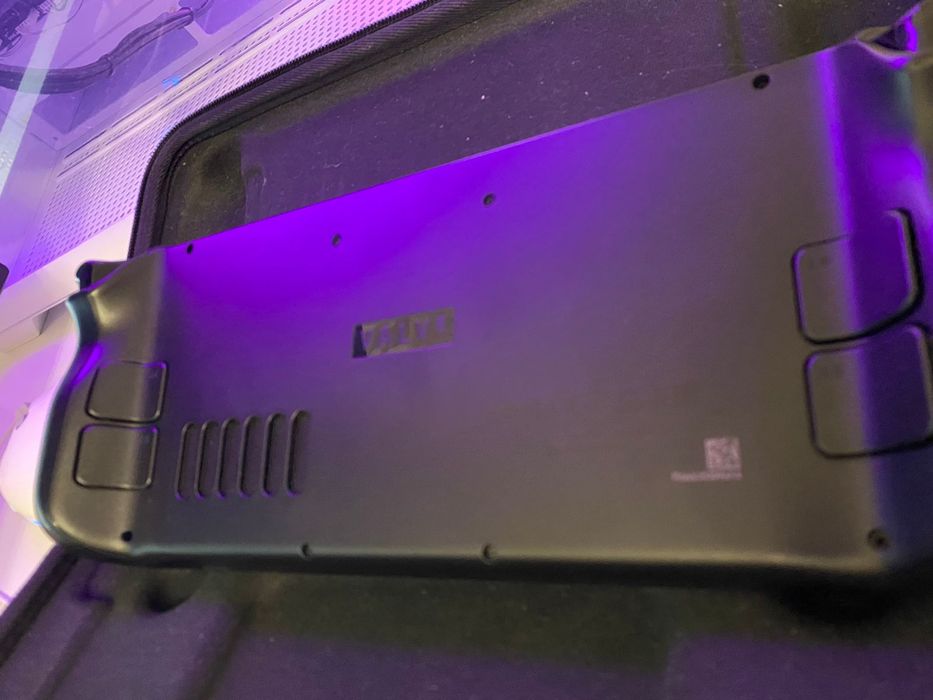 Продаю Steam Deck LCD 64 GB + microSD 128 GB